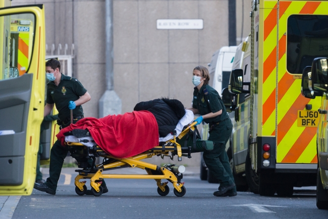 Birleşik Krallık, dünyanın en yüksek kişi başına koronavirüs kaynaklı ölüm oranına sahip ülkelerinden ve hastaneler büyük baskı altında. Ocak 2021. Fotoğraf: Getty 